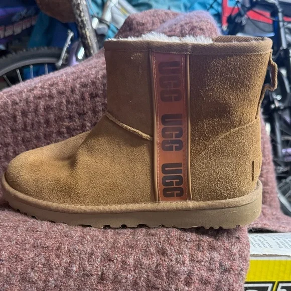 UGG Cream Sheepskin Boots - Picture 3 of 8